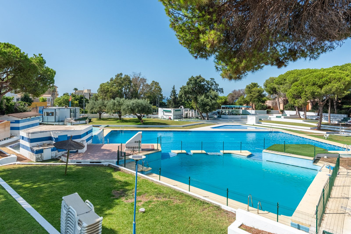 Apartment for sale in Estepona | 2 bedrooms H5131615