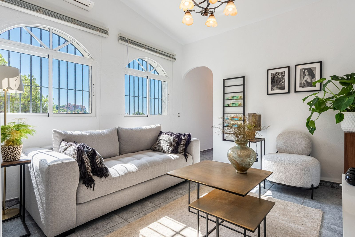 Apartment for sale in Estepona | 2 bedrooms H5131615