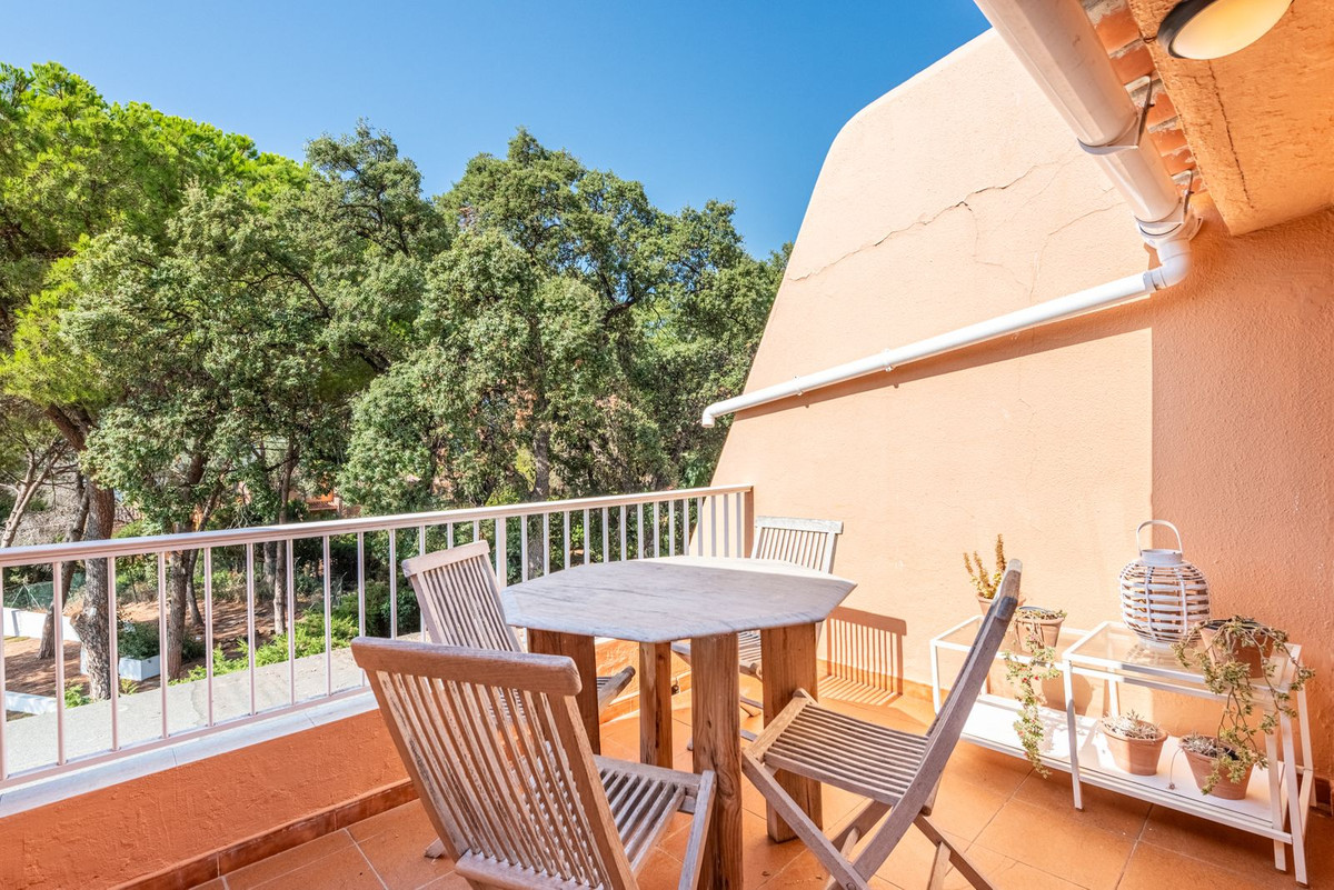 Apartment for sale in Estepona | 2 bedrooms H5131615