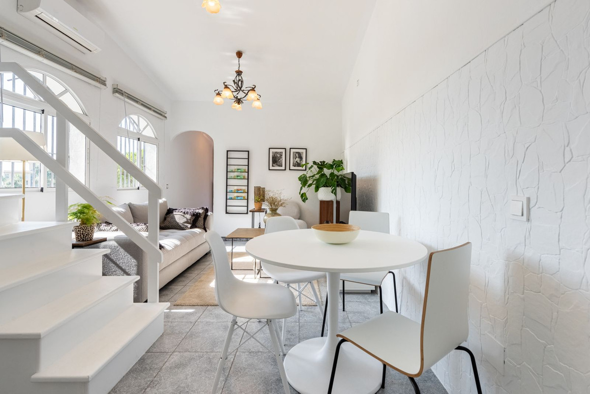 Apartment for sale in Estepona | 2 bedrooms H5131615