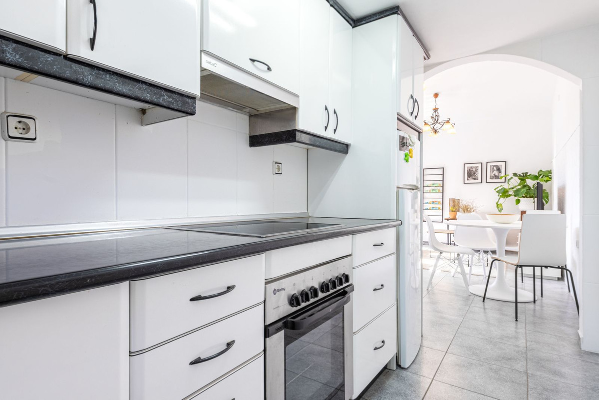 Apartment for sale in Estepona | 2 bedrooms H5131615