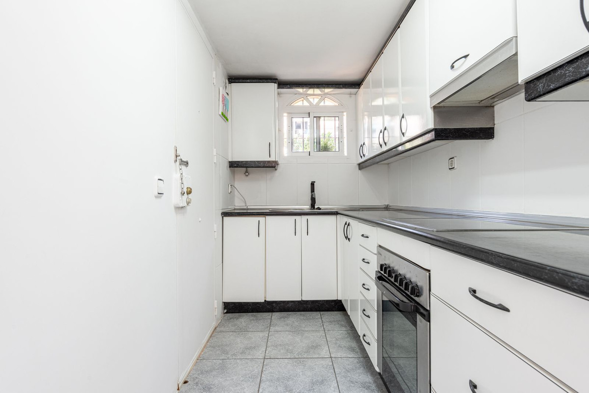 Apartment for sale in Estepona | 2 bedrooms H5131615