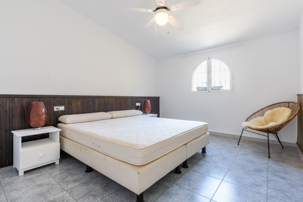 Apartment for sale in Estepona | 2 bedrooms H5131615
