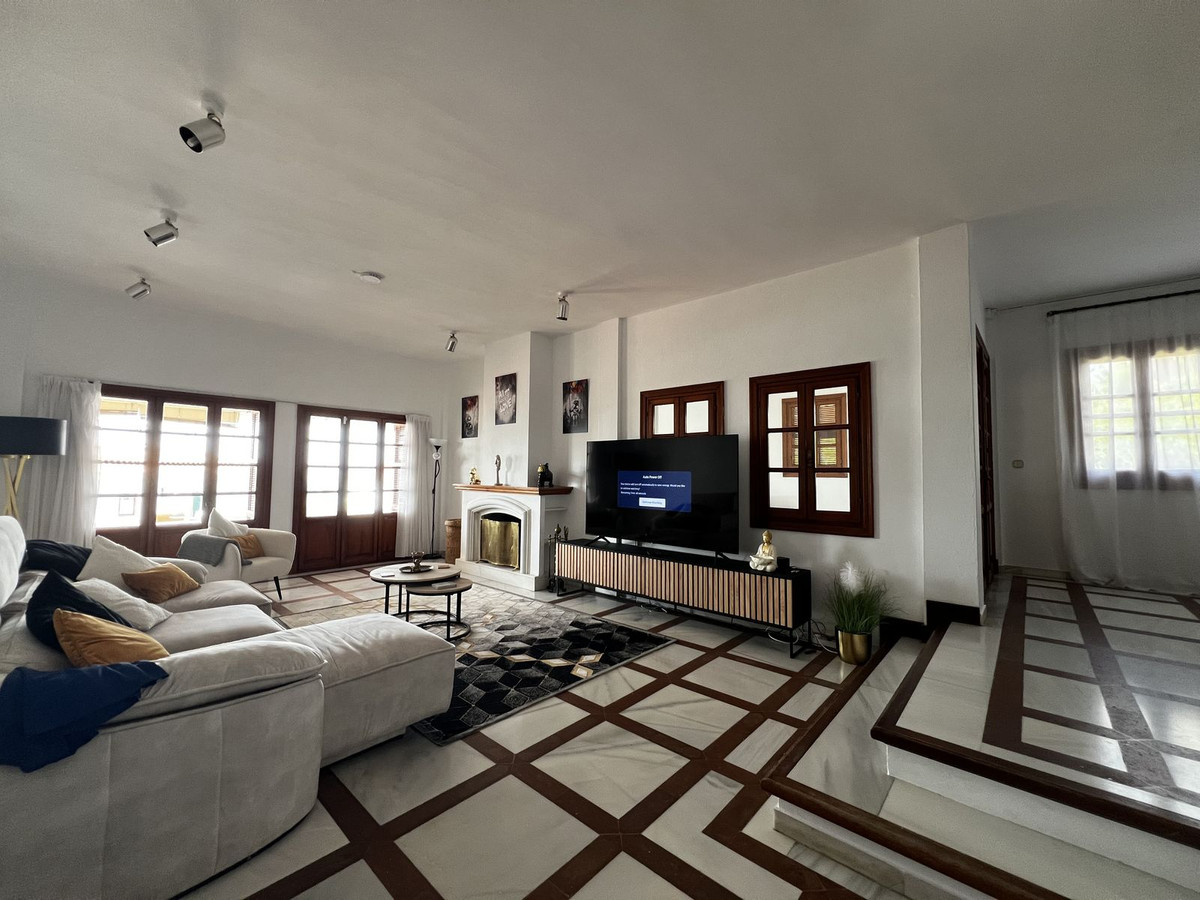 Huis te koop in Estepona | 5 slaapkamers H5138053