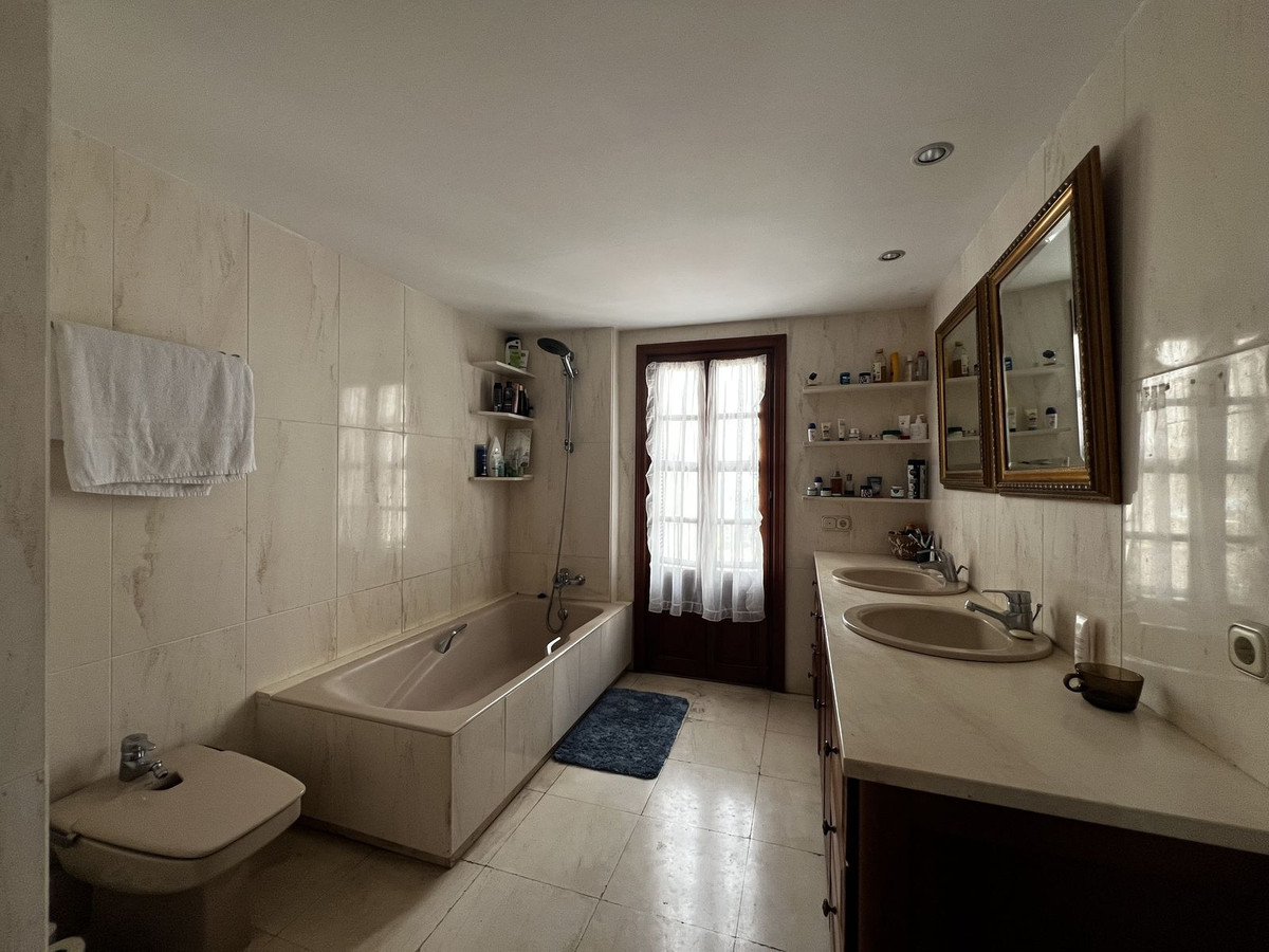 Huis te koop in Estepona | 5 slaapkamers H5138053