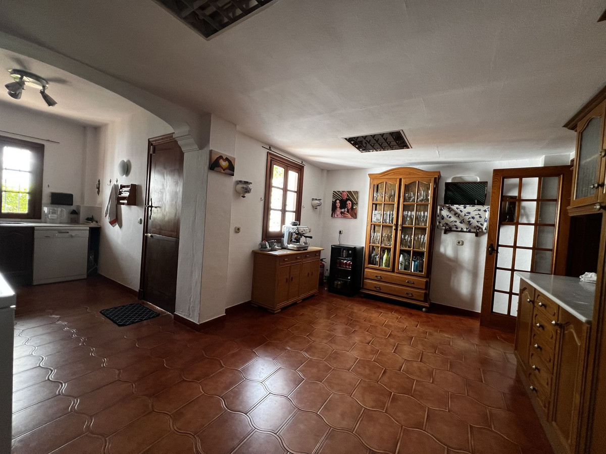 Huis te koop in Estepona | 5 slaapkamers H5138053
