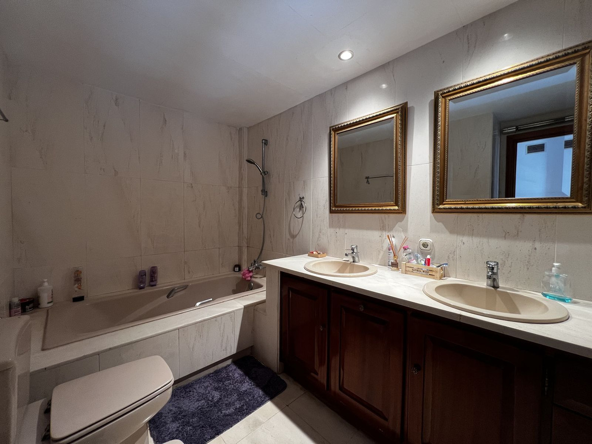 Huis te koop in Estepona | 5 slaapkamers H5138053