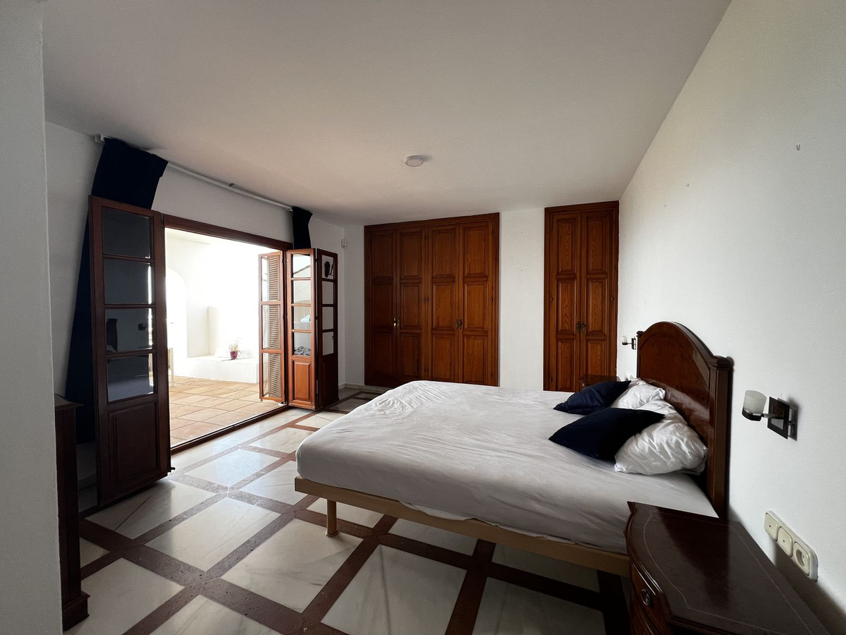 Huis te koop in Estepona | 5 slaapkamers H5138053