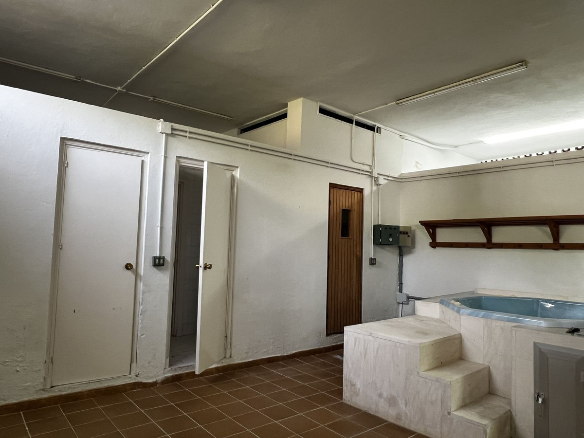 Huis te koop in Estepona | 5 slaapkamers H5138053