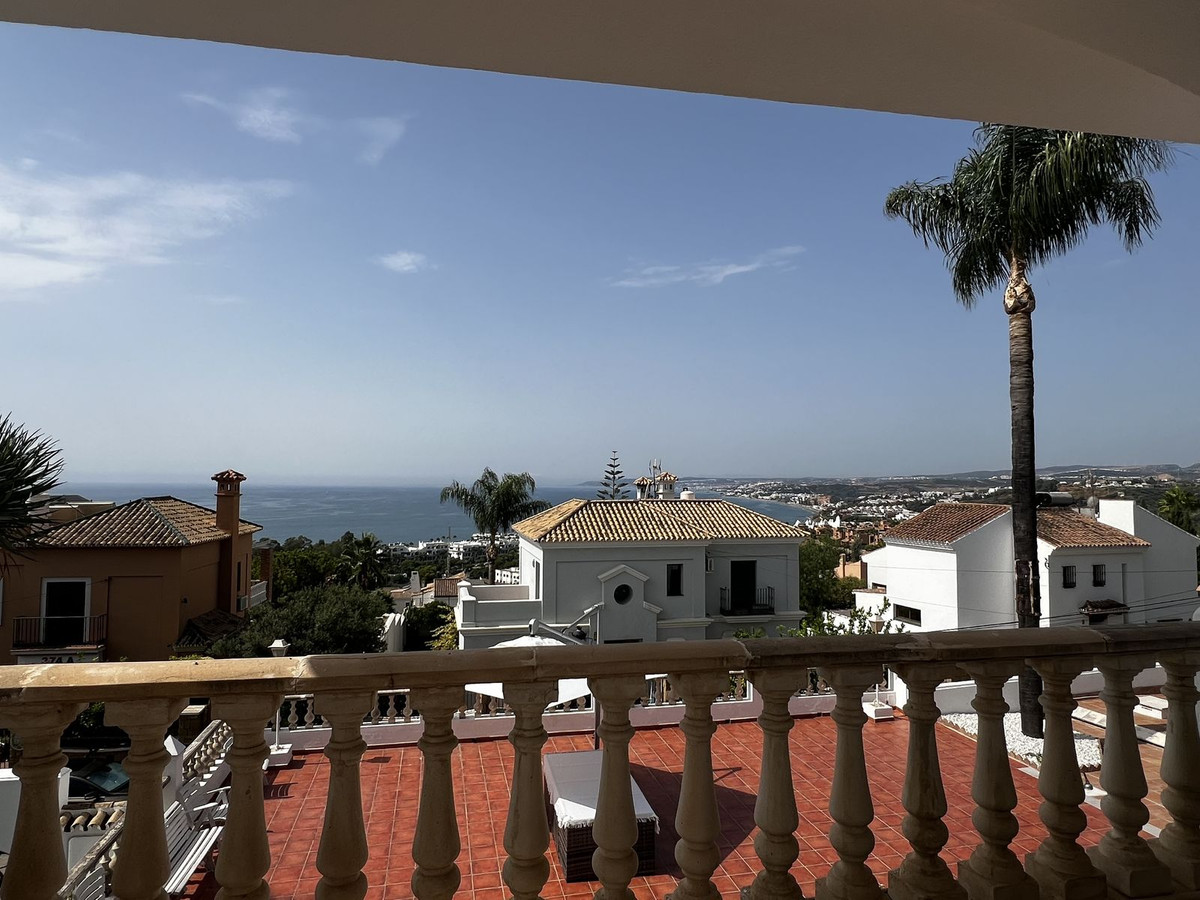 Huis te koop in Estepona | 5 slaapkamers H5138053