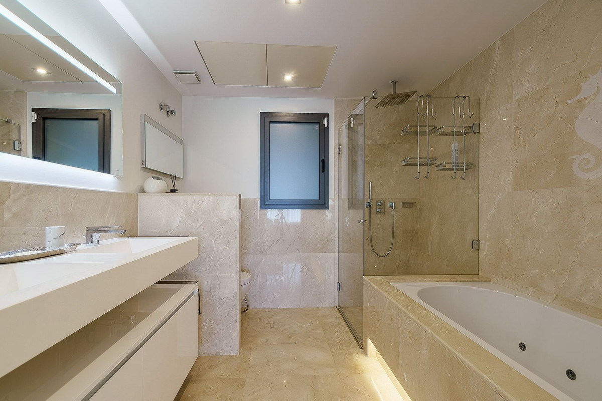 Duplex te koop in Estepona | 4 slaapkamers H5139799