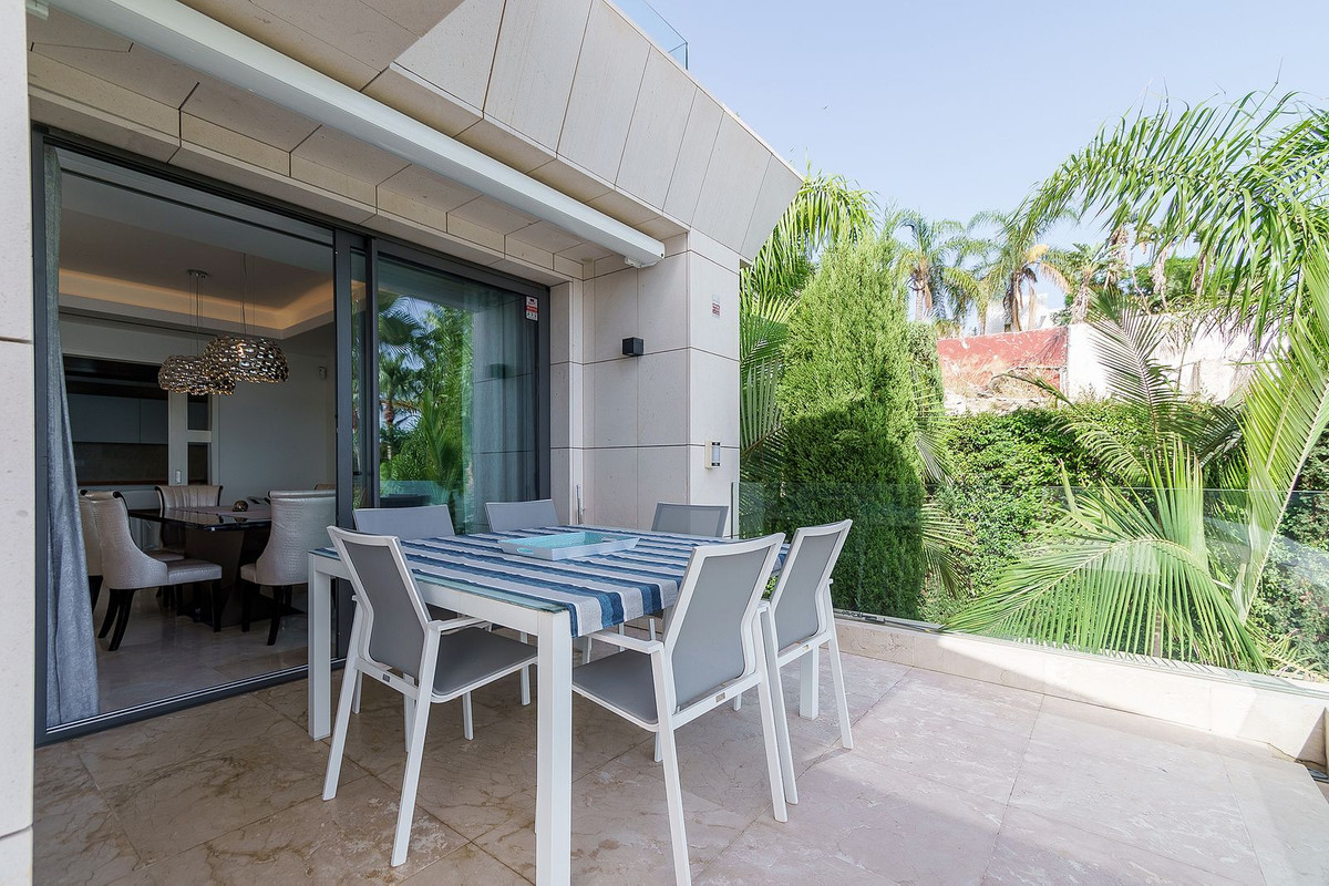 Duplex te koop in Estepona | 4 slaapkamers H5139799