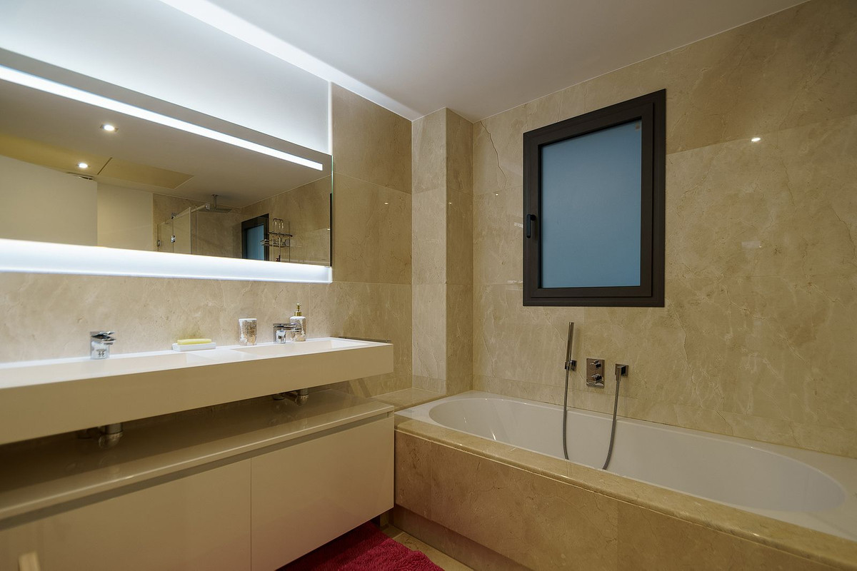 Duplex te koop in Estepona | 4 slaapkamers H5139799