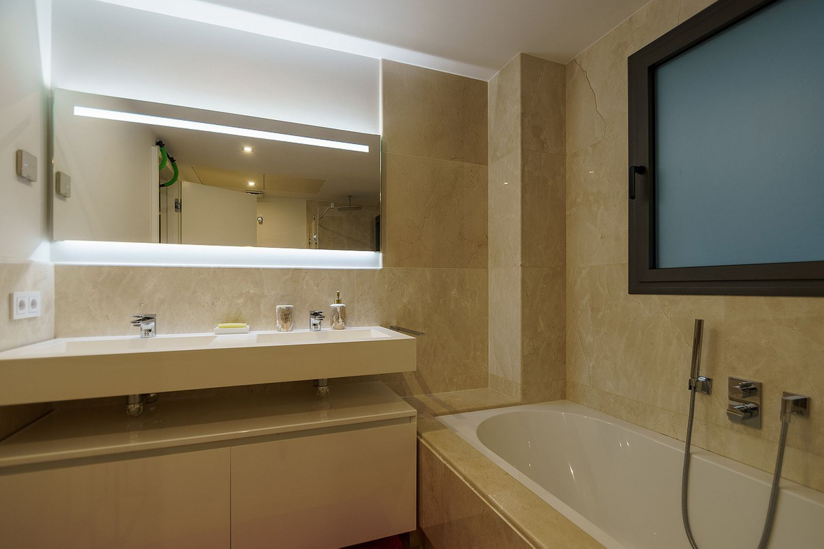 Duplex te koop in Estepona | 4 slaapkamers H5139799