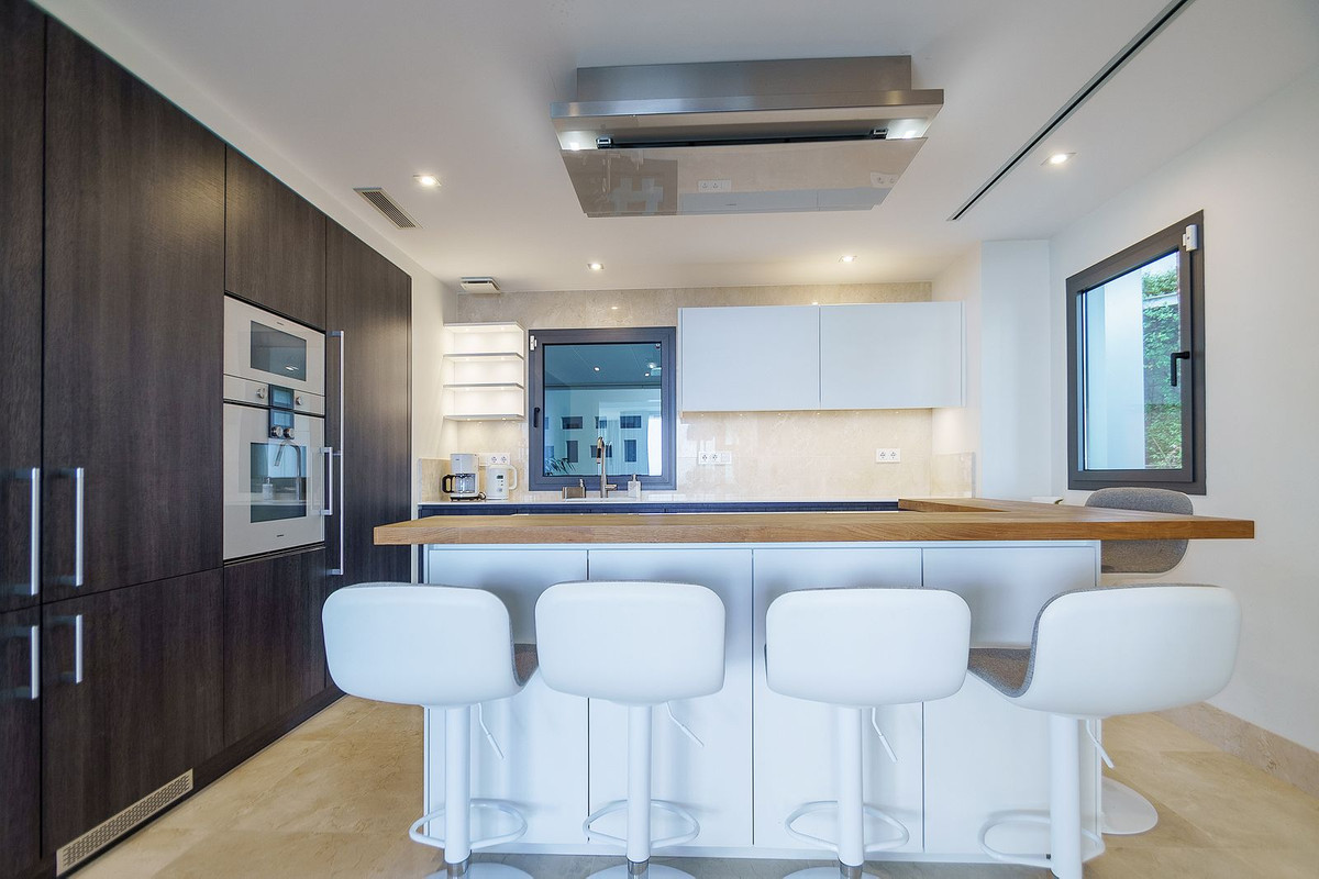 Duplex te koop in Estepona | 4 slaapkamers H5139799