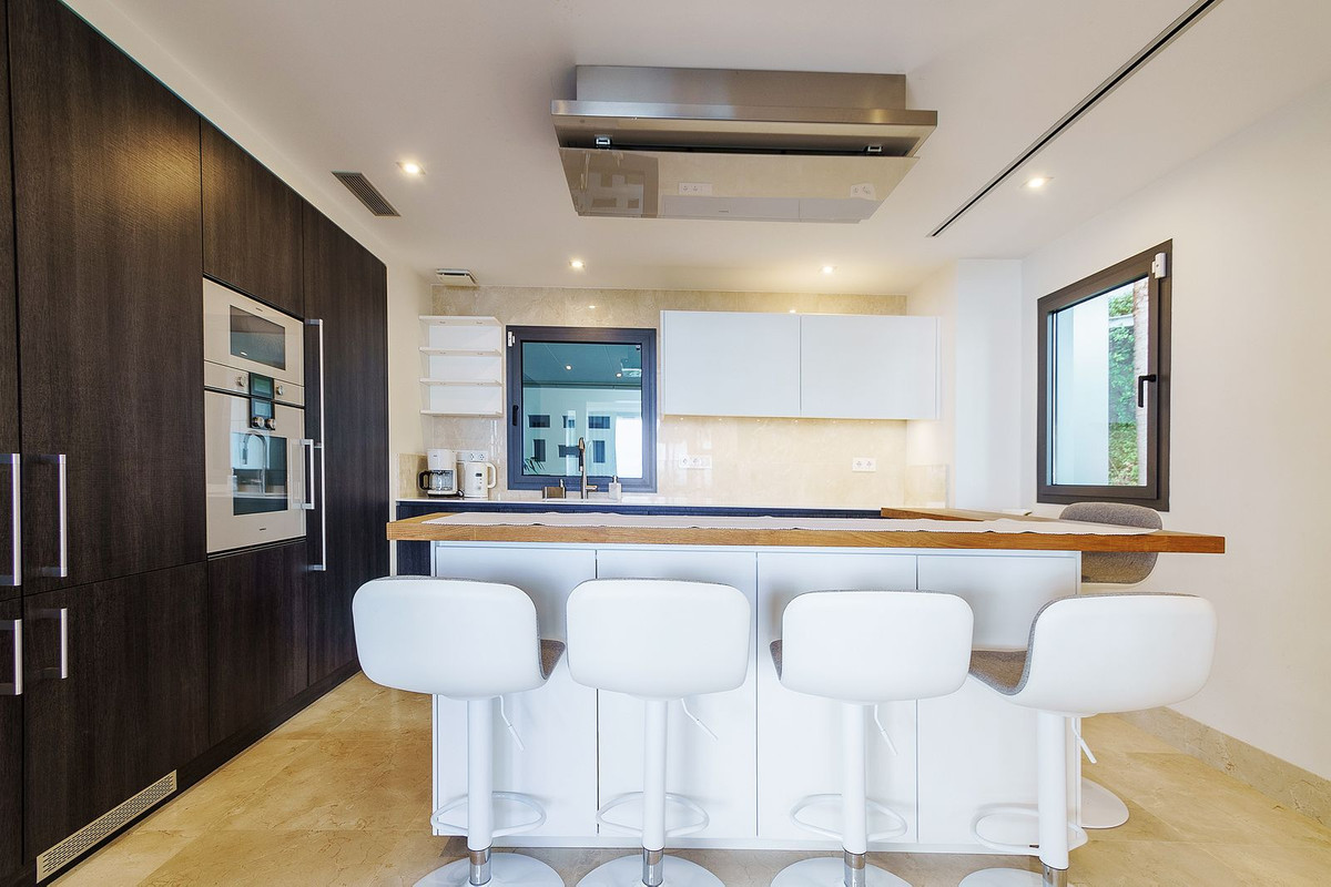 Duplex te koop in Estepona | 4 slaapkamers H5139799