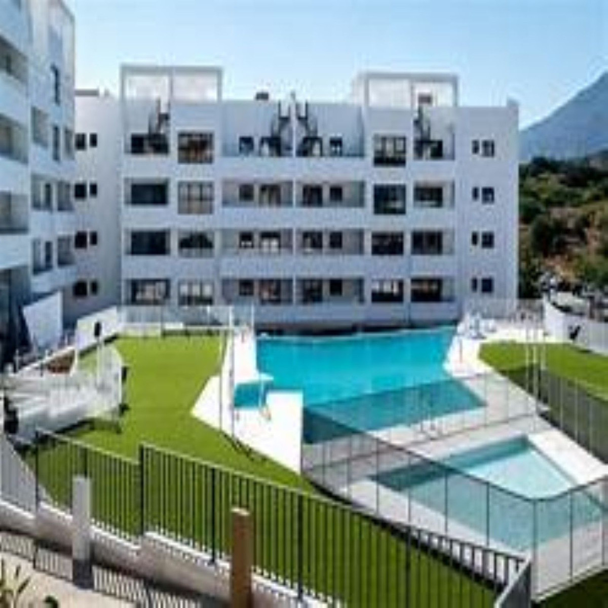 Appartement te koop in Estepona | 3 slaapkamers H5142649