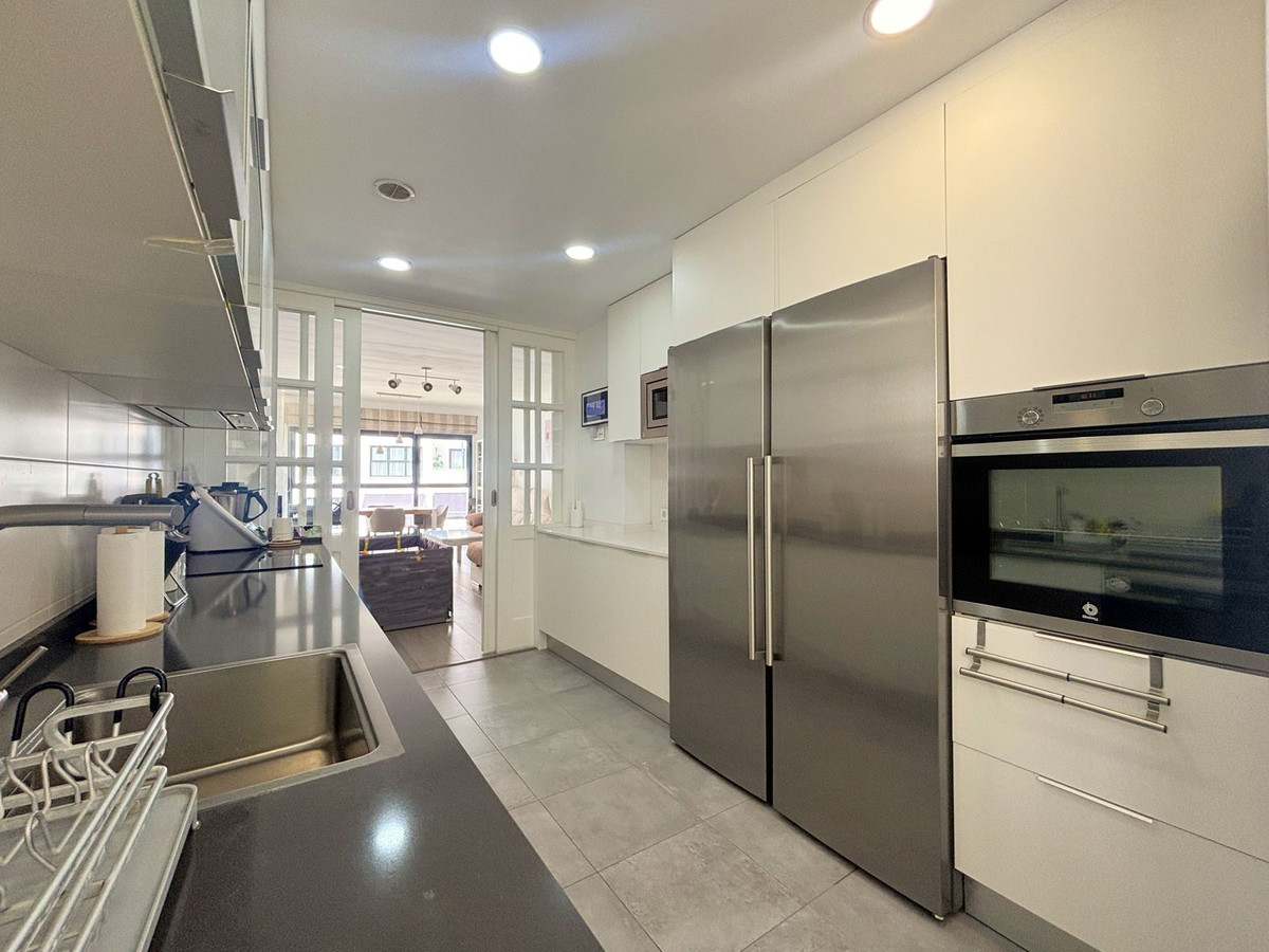 Appartement te koop in Estepona | 3 slaapkamers H5142649