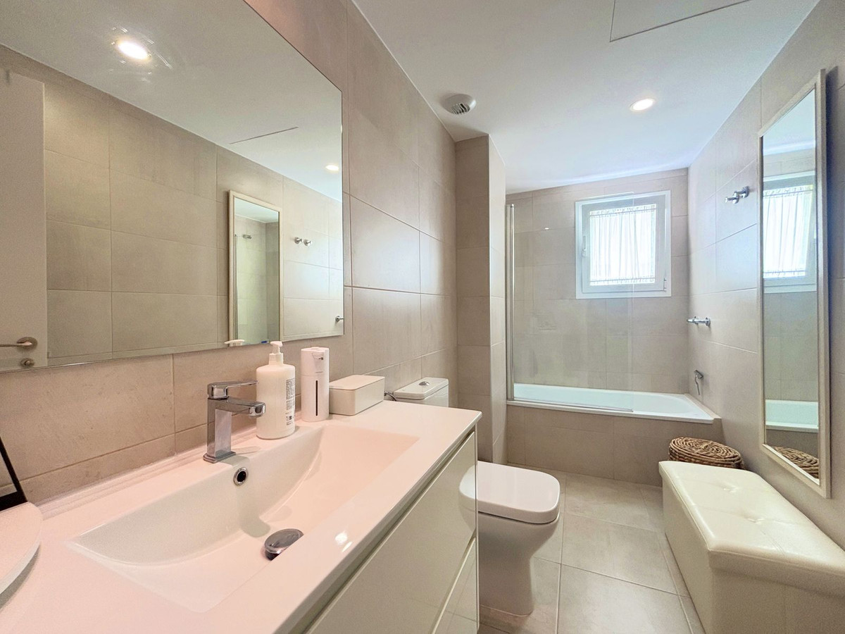 Appartement te koop in Estepona | 3 slaapkamers H5142649