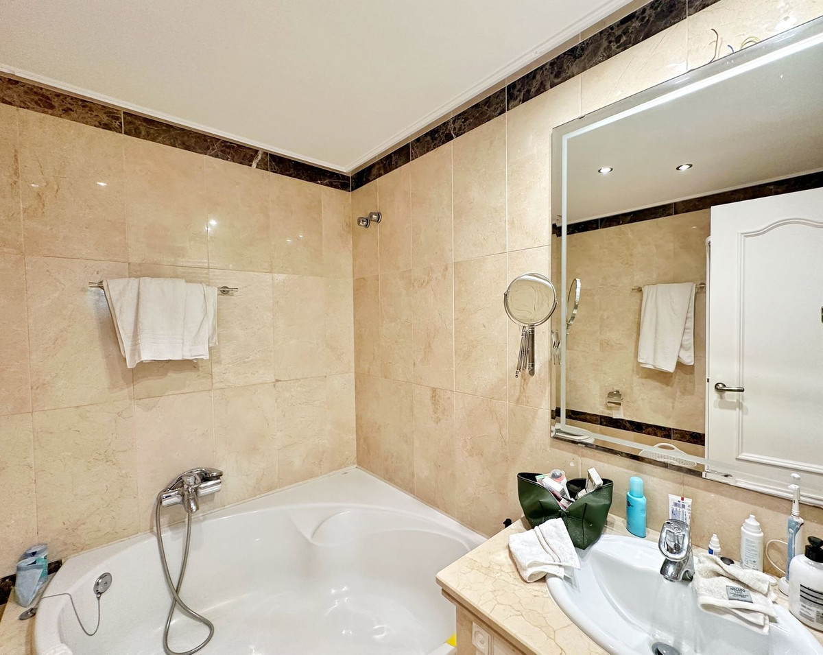 Appartement te koop in Estepona | 2 slaapkamers H5143819