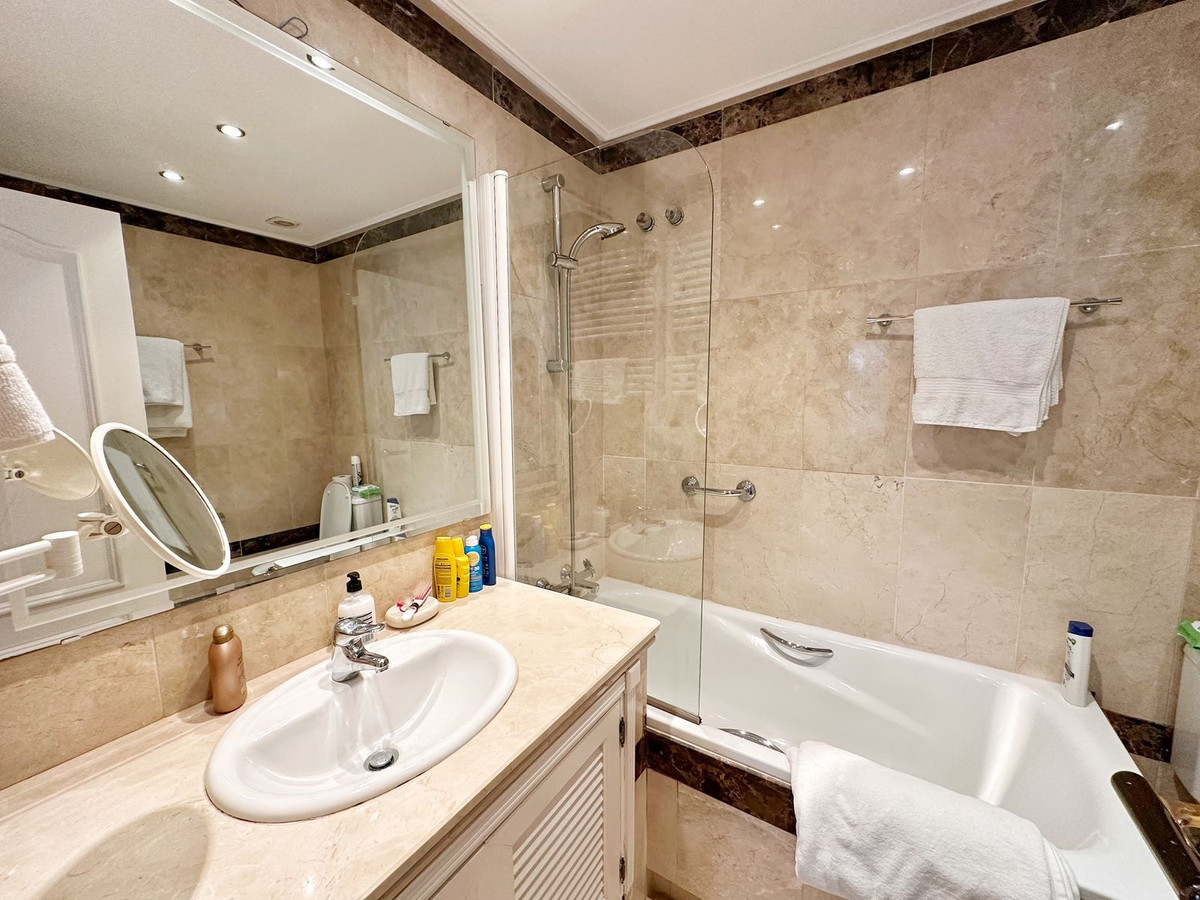Appartement te koop in Estepona | 2 slaapkamers H5143819
