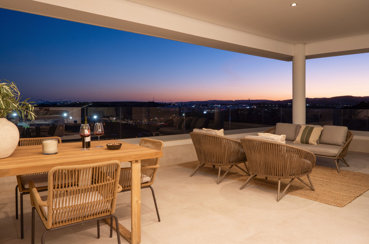 Appartement te koop in Estepona | 3 slaapkamers H5153245