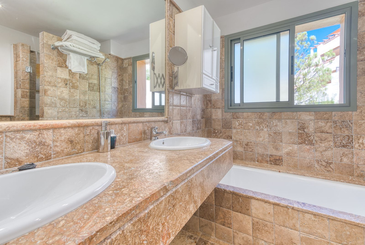 Appartement te koop in Estepona | 2 slaapkamers H5155078