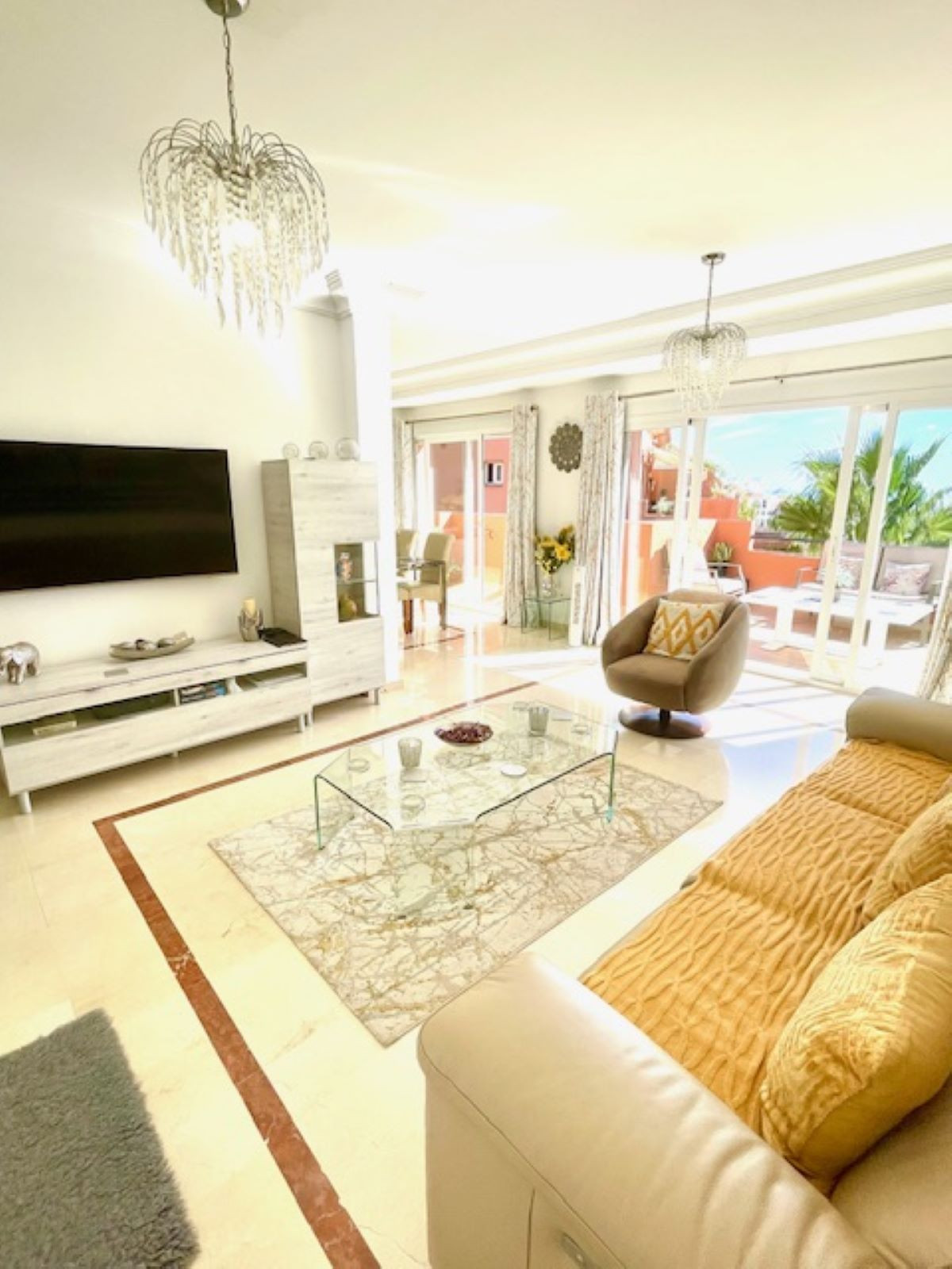 Appartement te koop in Estepona | 3 slaapkamers H5160226