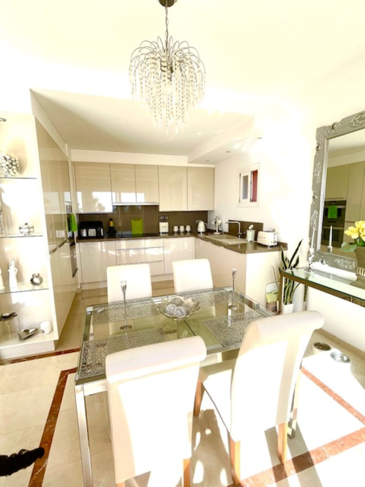 Appartement te koop in Estepona | 3 slaapkamers H5160226