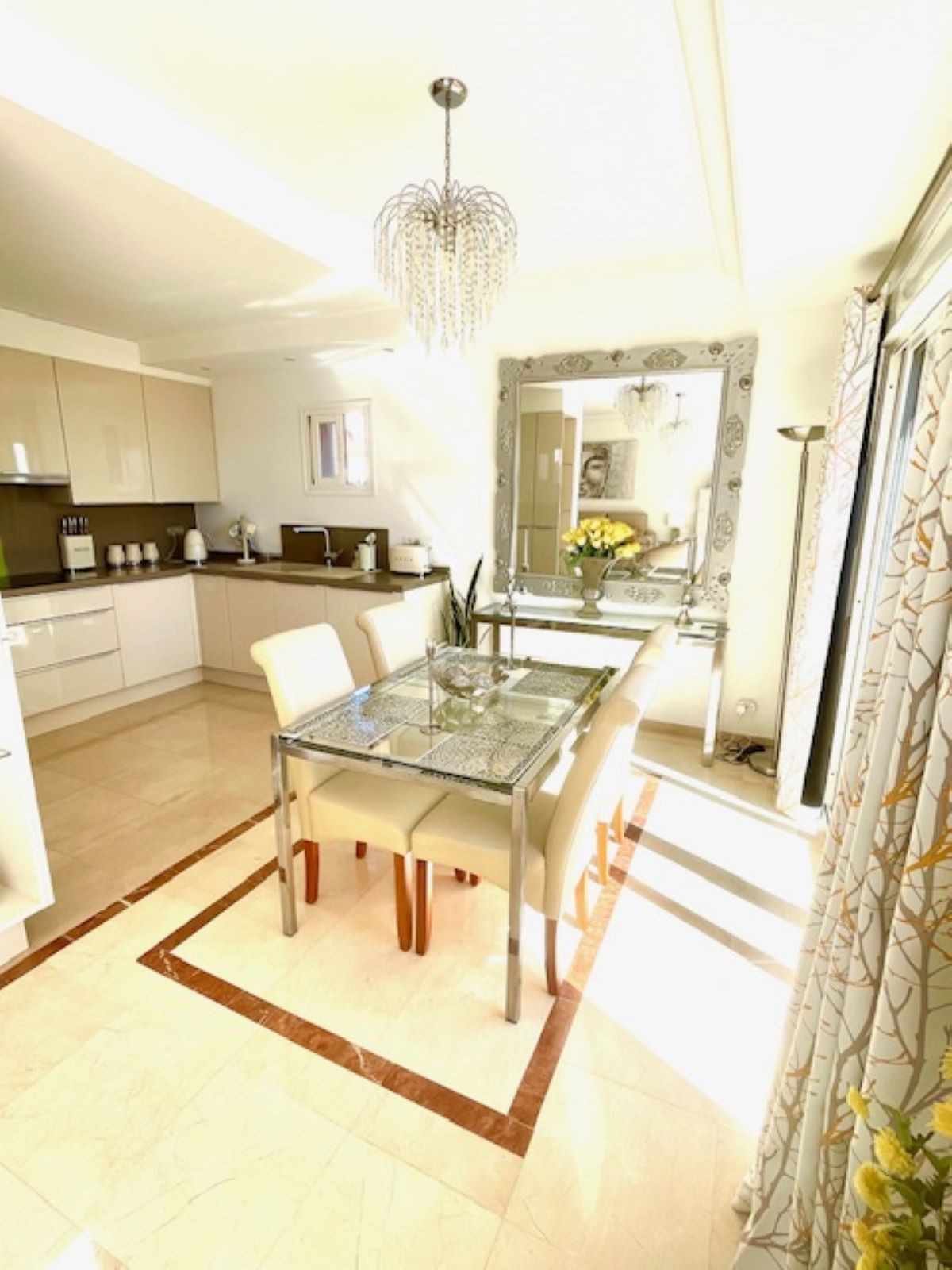 Appartement te koop in Estepona | 3 slaapkamers H5160226