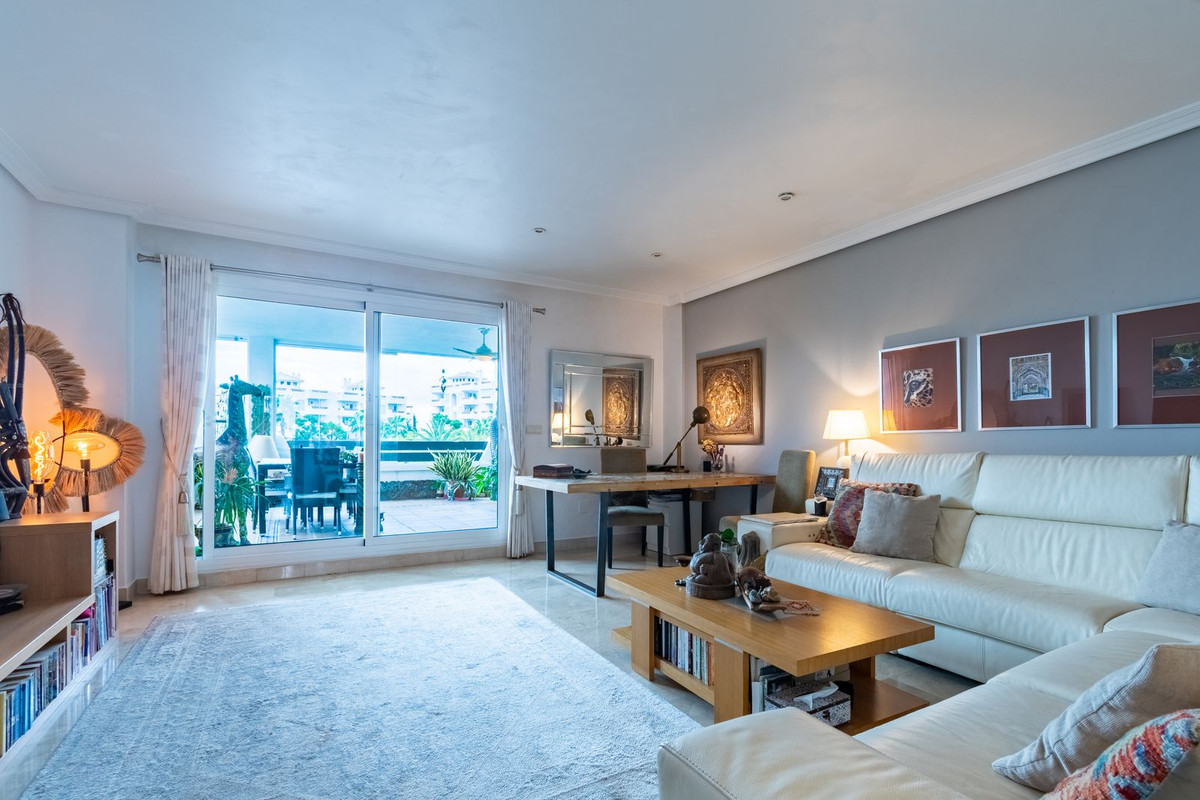 Appartement te koop in Estepona | 3 slaapkamers H5240245