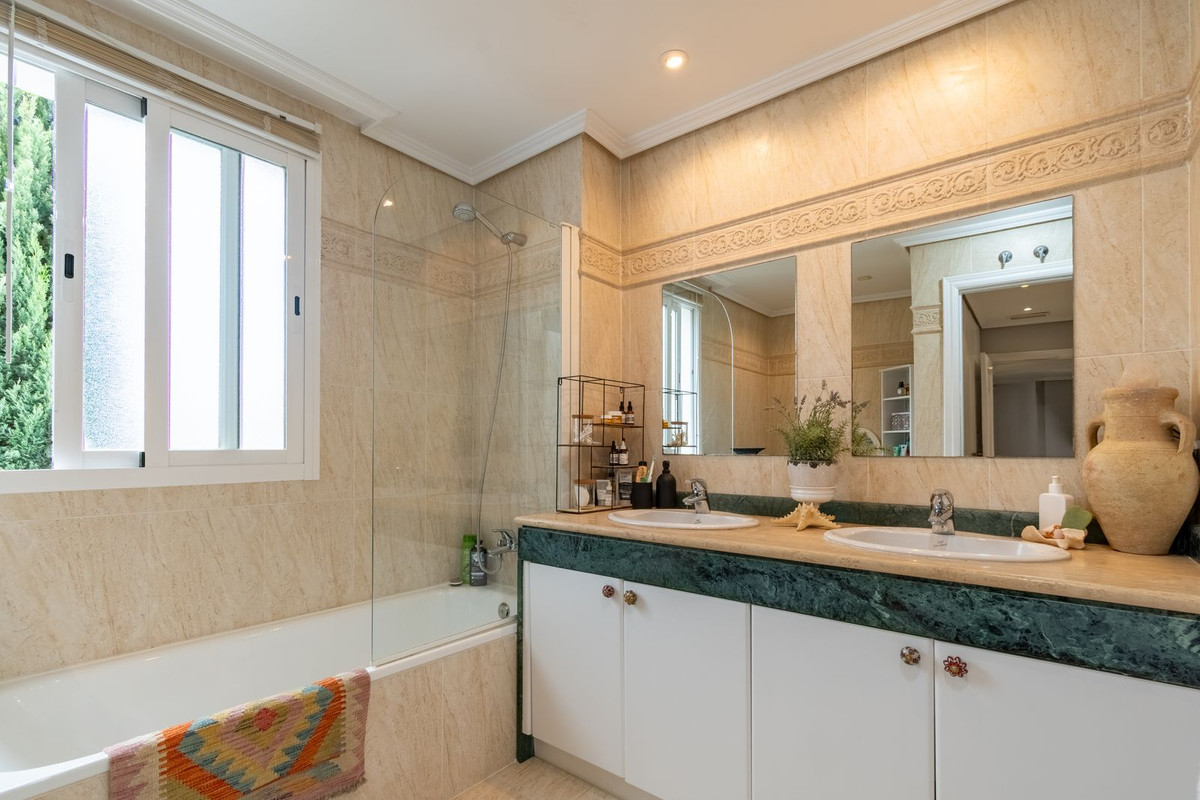 Appartement te koop in Estepona | 3 slaapkamers H5240245