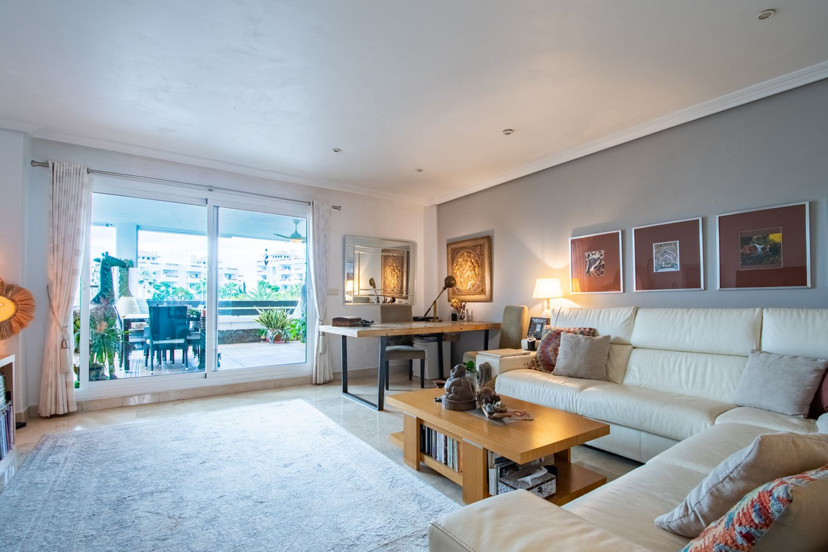 Appartement te koop in Estepona | 3 slaapkamers H5240245