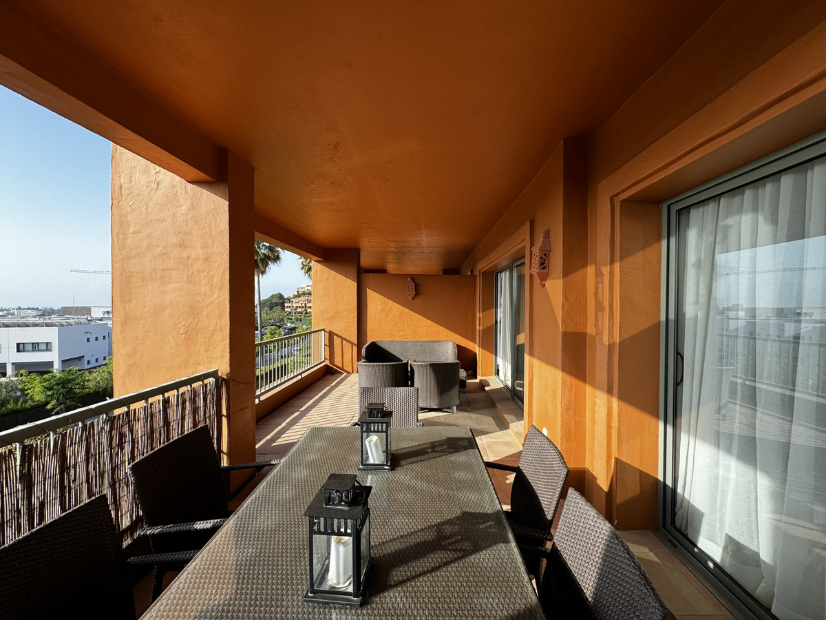Appartement te koop in Estepona | 2 slaapkamers H5244364