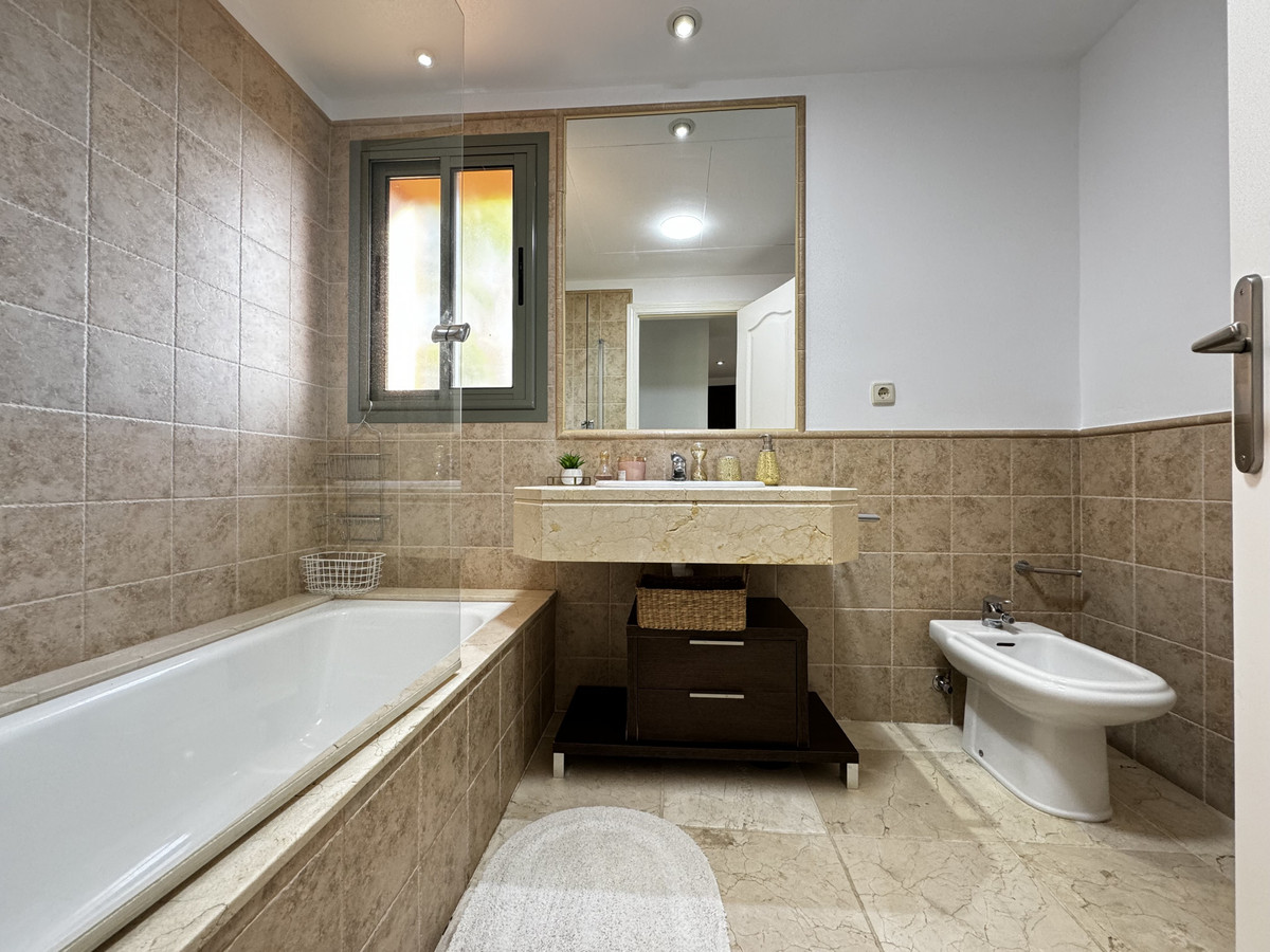 Appartement te koop in Estepona | 2 slaapkamers H5244364