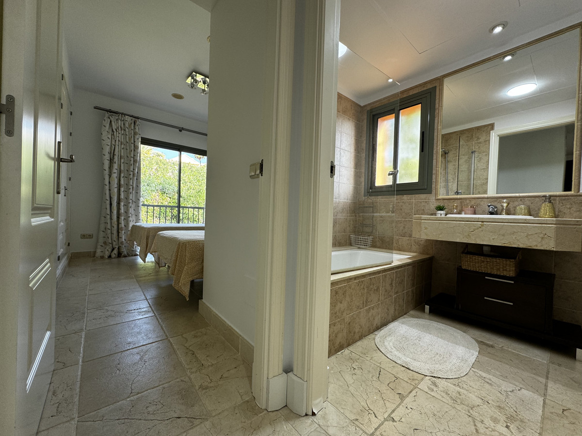 Appartement te koop in Estepona | 2 slaapkamers H5244364