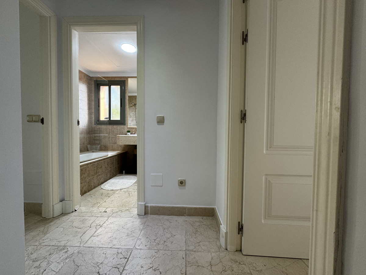Appartement te koop in Estepona | 2 slaapkamers H5244364
