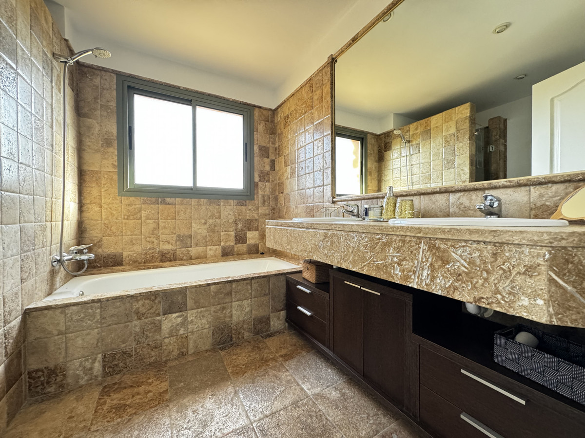 Appartement te koop in Estepona | 2 slaapkamers H5244364