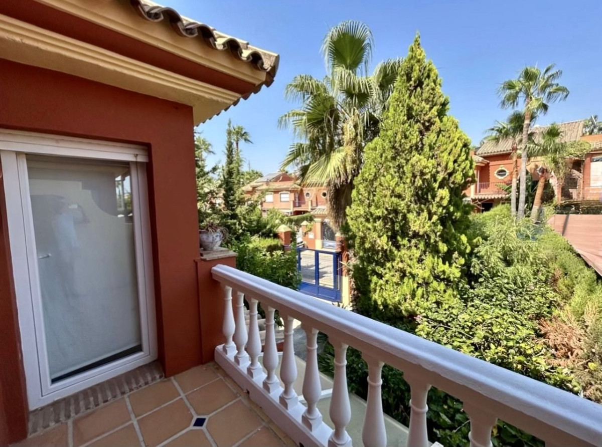 Appartement te koop in Estepona | 4 slaapkamers H5261461