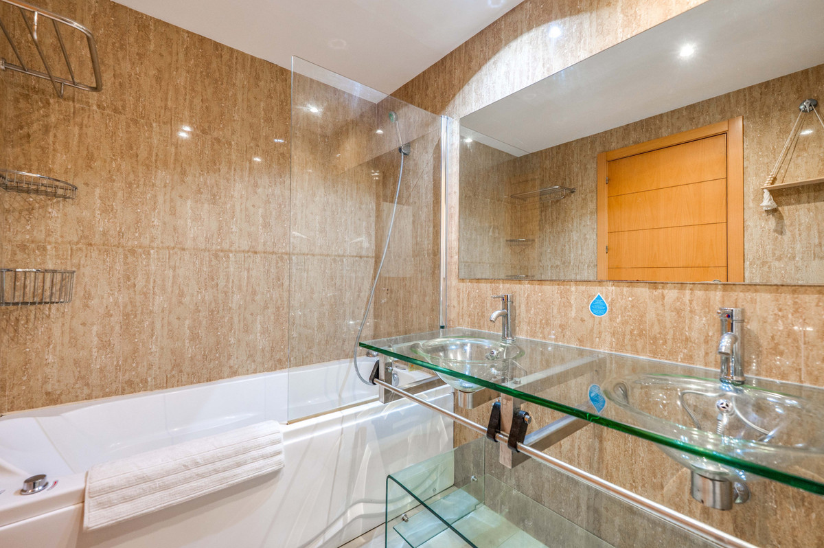 Appartement te koop in Estepona | 2 slaapkamers H5283325