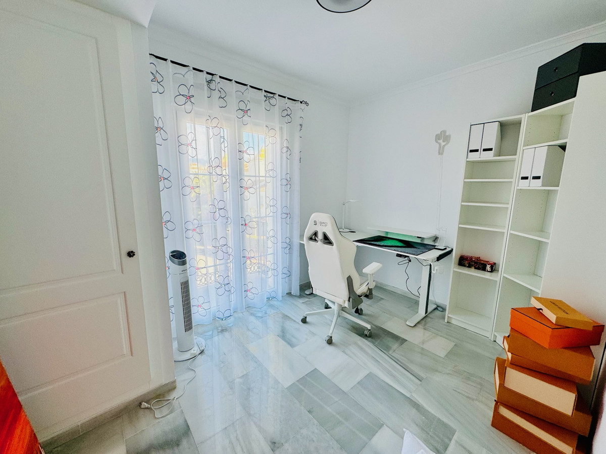 Appartement te koop in Estepona | 4 slaapkamers H5284249