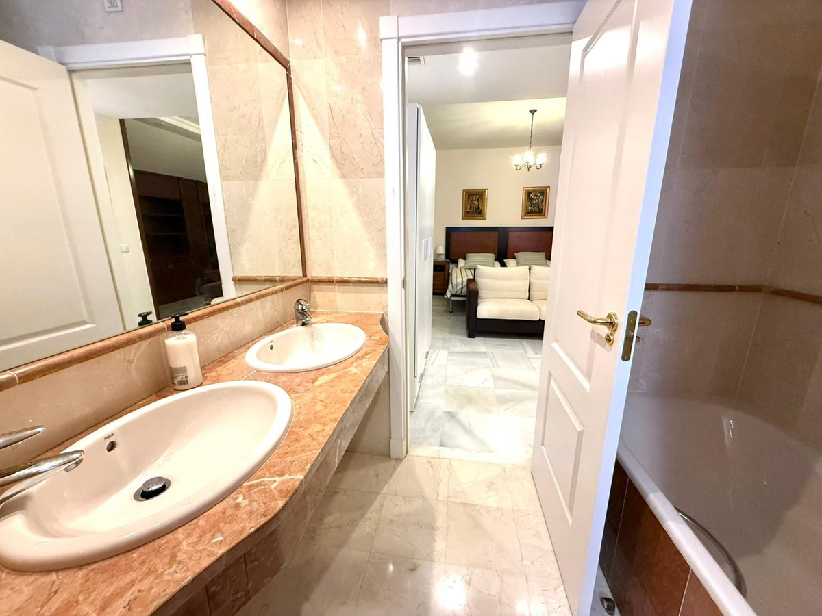 Penthouse te koop in Estepona | 5 slaapkamers H5286559