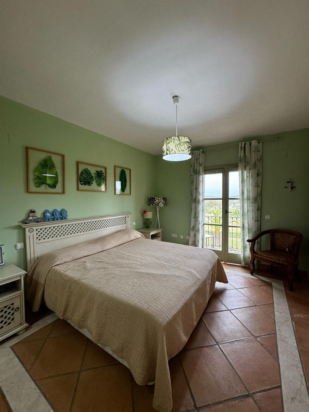 Huis te koop in Estepona | 4 slaapkamers H5289490