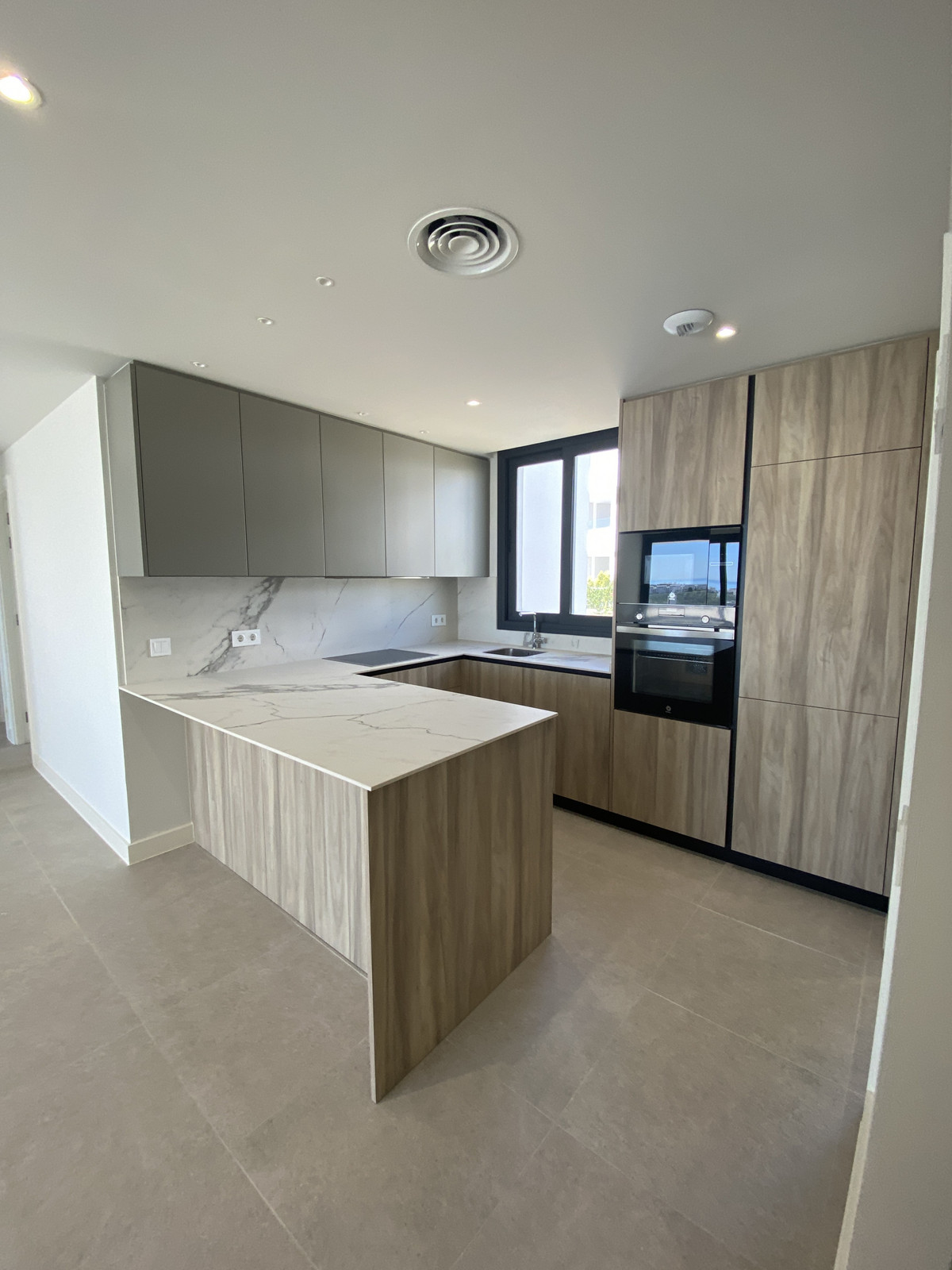 Penthouse te koop in Estepona | 3 slaapkamers H5293504