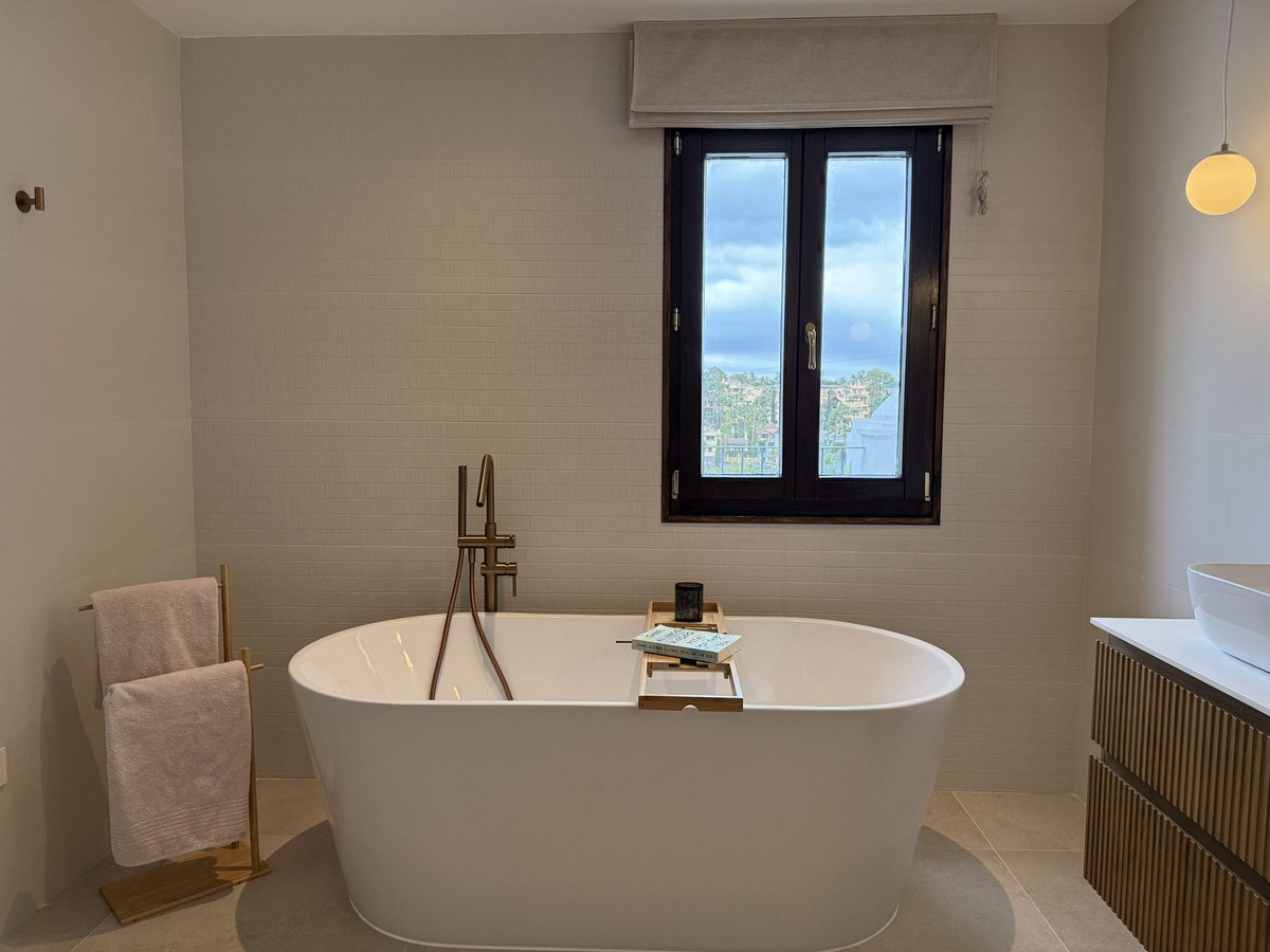 Appartement te koop in Estepona | 4 slaapkamers H5297026