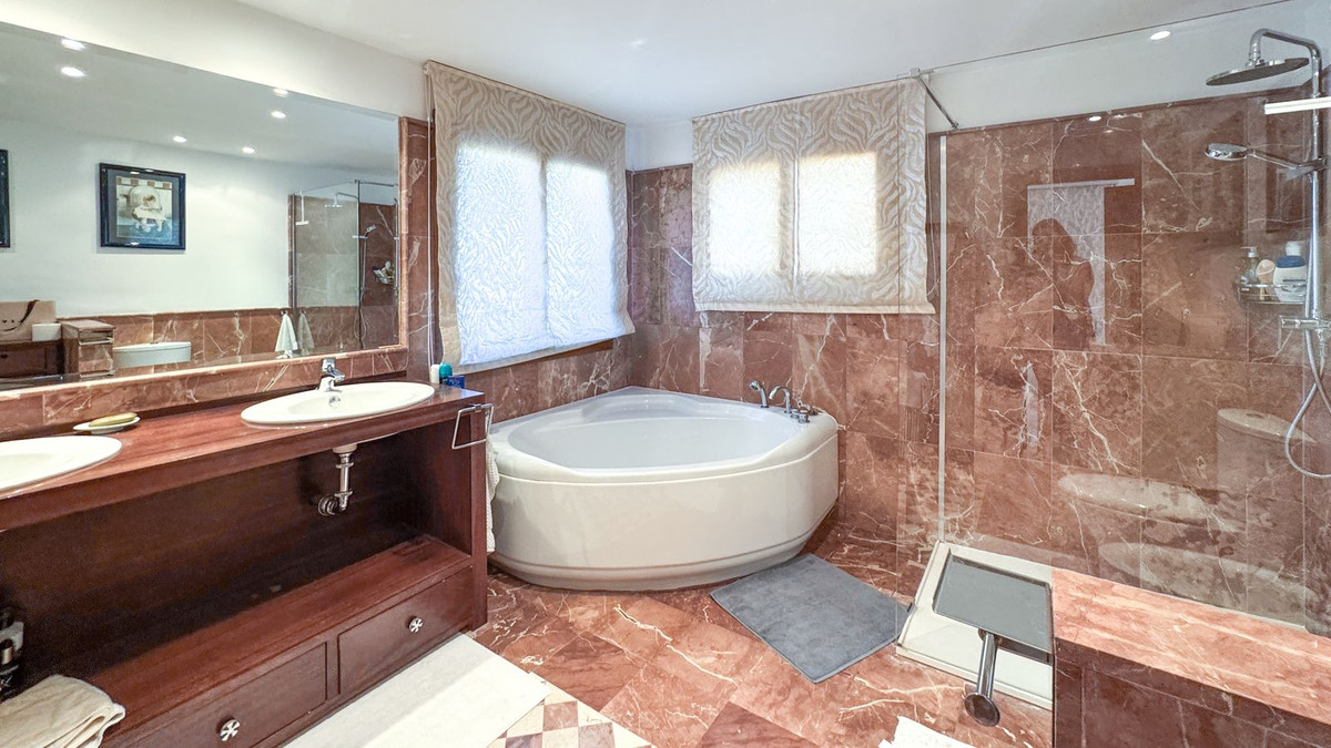 Appartement te koop in Estepona | 3 slaapkamers H5297398