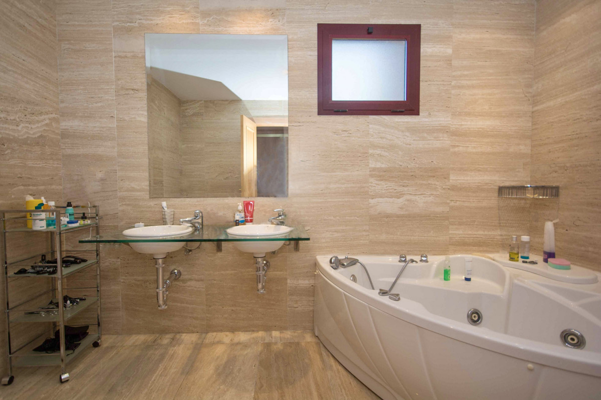 Appartement te koop in Estepona | 4 slaapkamers H5299351