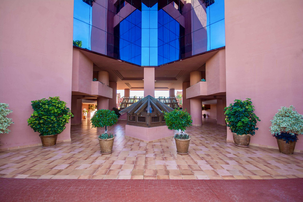 Appartement te koop in Estepona | 4 slaapkamers H5299351