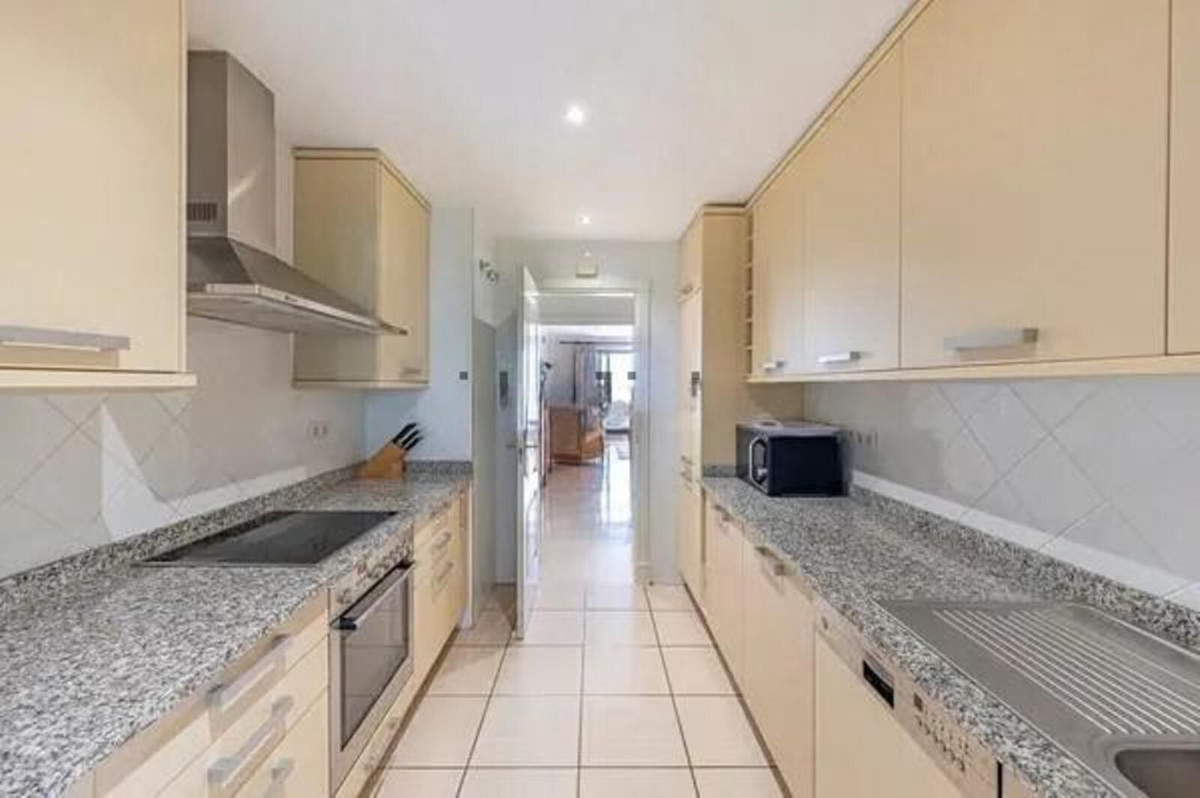 Appartement te koop in Estepona | 2 slaapkamers H5299765