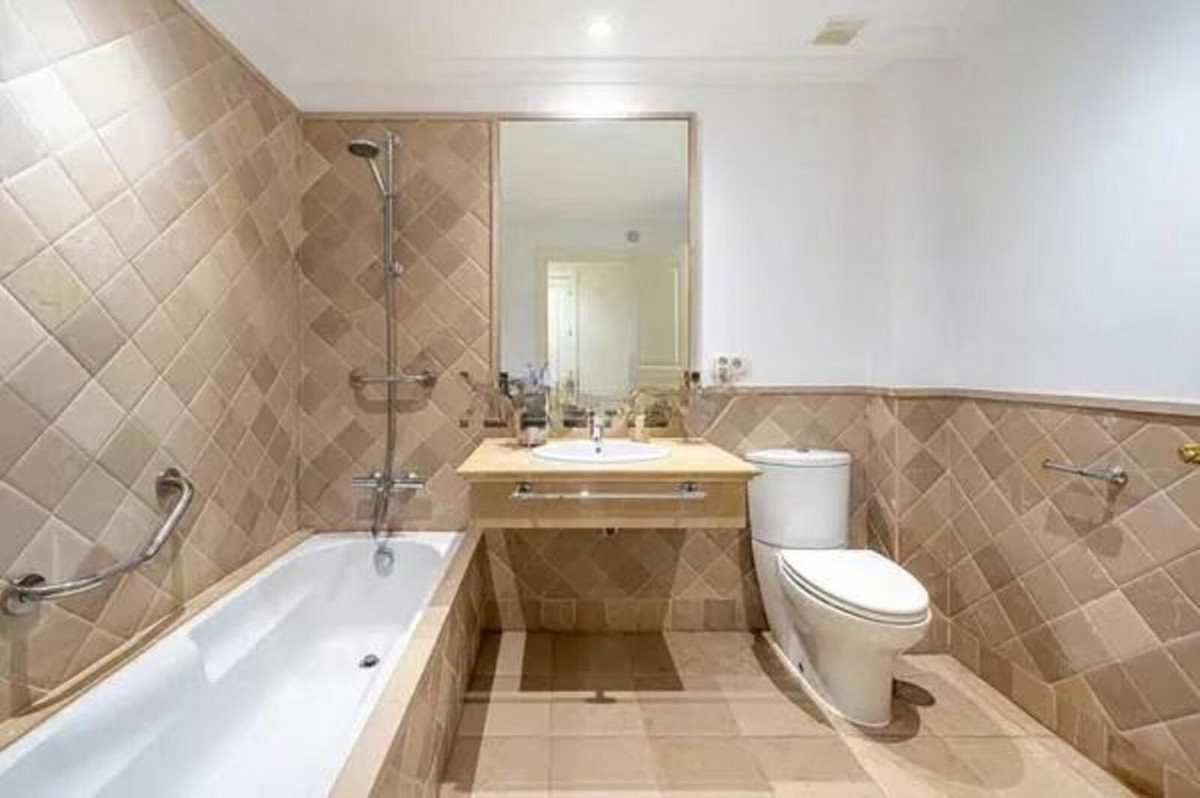 Appartement te koop in Estepona | 2 slaapkamers H5299765